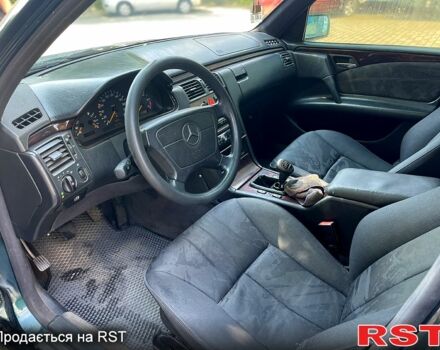 Зеленый Мерседес Е-Класс, объемом двигателя 2.2 л и пробегом 285 тыс. км за 3800 $, фото 7 на Automoto.ua