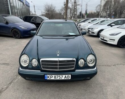 Зелений Мерседес Е-Клас, об'ємом двигуна 4.2 л та пробігом 250 тис. км за 3500 $, фото 1 на Automoto.ua