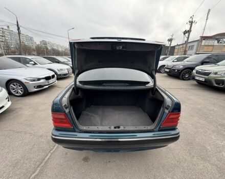 Зелений Мерседес Е-Клас, об'ємом двигуна 4.2 л та пробігом 250 тис. км за 3500 $, фото 9 на Automoto.ua