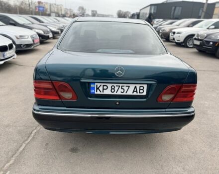 Зелений Мерседес Е-Клас, об'ємом двигуна 4.2 л та пробігом 250 тис. км за 3500 $, фото 5 на Automoto.ua