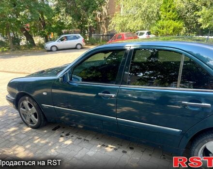 Зеленый Мерседес Е-Класс, объемом двигателя 2.2 л и пробегом 285 тыс. км за 3800 $, фото 1 на Automoto.ua