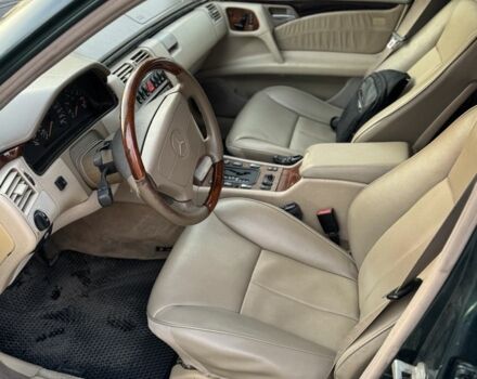 Зеленый Мерседес Е-Класс, объемом двигателя 4.3 л и пробегом 500 тыс. км за 3600 $, фото 4 на Automoto.ua