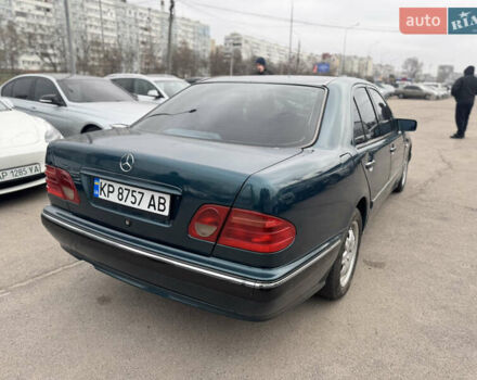 Зелений Мерседес Е-Клас, об'ємом двигуна 4.2 л та пробігом 250 тис. км за 3500 $, фото 4 на Automoto.ua