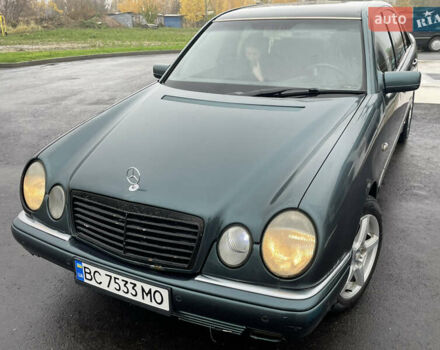 Зеленый Мерседес Е-Класс, объемом двигателя 3.2 л и пробегом 333 тыс. км за 2450 $, фото 3 на Automoto.ua