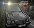 Зелений Мерседес Е-Клас, об'ємом двигуна 4.2 л та пробігом 400 тис. км за 2200 $, фото 1 на Automoto.ua