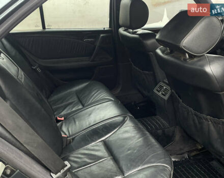 Зеленый Мерседес Е-Класс, объемом двигателя 3.2 л и пробегом 333 тыс. км за 2450 $, фото 6 на Automoto.ua