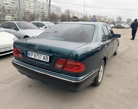 Зелений Мерседес Е-Клас, об'ємом двигуна 4.2 л та пробігом 250 тис. км за 3500 $, фото 2 на Automoto.ua