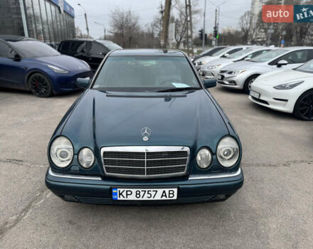 Зелений Мерседес Е-Клас, об'ємом двигуна 4.2 л та пробігом 250 тис. км за 3500 $, фото 1 на Automoto.ua