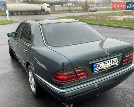 Зеленый Мерседес Е-Класс, объемом двигателя 3.2 л и пробегом 333 тыс. км за 2450 $, фото 1 на Automoto.ua