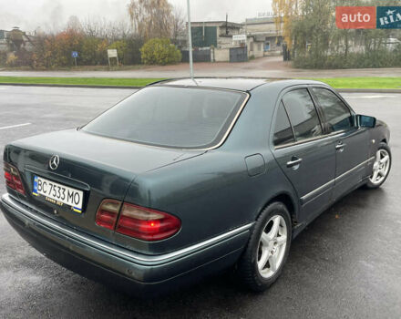 Зеленый Мерседес Е-Класс, объемом двигателя 3.2 л и пробегом 333 тыс. км за 2450 $, фото 2 на Automoto.ua