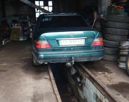 Зеленый Мерседес Е-Класс, объемом двигателя 2.8 л и пробегом 344 тыс. км за 2500 $, фото 2 на Automoto.ua