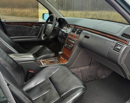 Зеленый Мерседес Е-Класс, объемом двигателя 2.4 л и пробегом 360 тыс. км за 3400 $, фото 10 на Automoto.ua