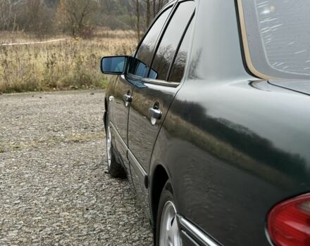 Зеленый Мерседес Е-Класс, объемом двигателя 2.4 л и пробегом 360 тыс. км за 3400 $, фото 5 на Automoto.ua