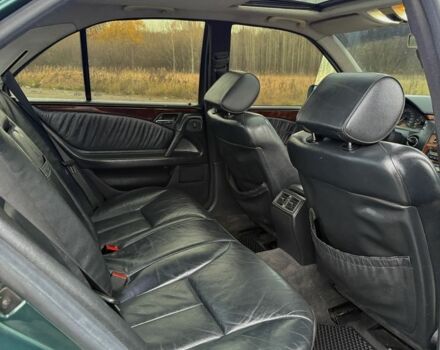 Зеленый Мерседес Е-Класс, объемом двигателя 2.4 л и пробегом 360 тыс. км за 3400 $, фото 11 на Automoto.ua