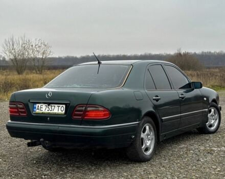 Зеленый Мерседес Е-Класс, объемом двигателя 2.4 л и пробегом 360 тыс. км за 3400 $, фото 3 на Automoto.ua