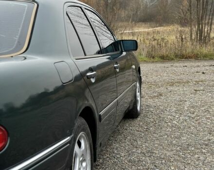 Зеленый Мерседес Е-Класс, объемом двигателя 2.4 л и пробегом 360 тыс. км за 3400 $, фото 4 на Automoto.ua