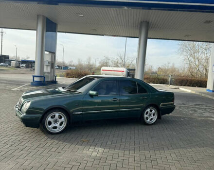 Зеленый Мерседес Е-Класс, объемом двигателя 2.8 л и пробегом 280 тыс. км за 5500 $, фото 2 на Automoto.ua