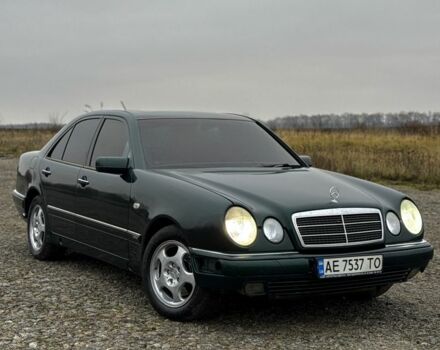 Зеленый Мерседес Е-Класс, объемом двигателя 2.4 л и пробегом 360 тыс. км за 3400 $, фото 1 на Automoto.ua