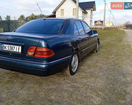 Зелений Мерседес Е-Клас, об'ємом двигуна 2.87 л та пробігом 432 тис. км за 3600 $, фото 2 на Automoto.ua