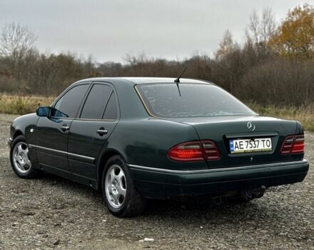 Зеленый Мерседес Е-Класс, объемом двигателя 2.4 л и пробегом 360 тыс. км за 3400 $, фото 2 на Automoto.ua