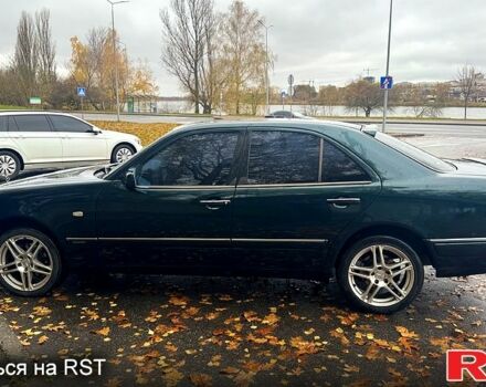 Зелений Мерседес Е-Клас, об'ємом двигуна 2 л та пробігом 400 тис. км за 3800 $, фото 5 на Automoto.ua