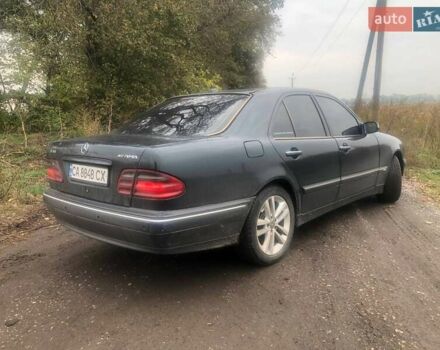 Зеленый Мерседес Е-Класс, объемом двигателя 2.8 л и пробегом 320 тыс. км за 3500 $, фото 2 на Automoto.ua