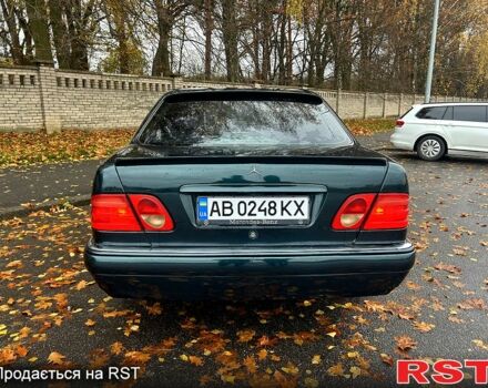 Зелений Мерседес Е-Клас, об'ємом двигуна 2 л та пробігом 400 тис. км за 3800 $, фото 2 на Automoto.ua