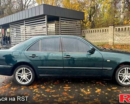 Зелений Мерседес Е-Клас, об'ємом двигуна 2 л та пробігом 400 тис. км за 3800 $, фото 1 на Automoto.ua