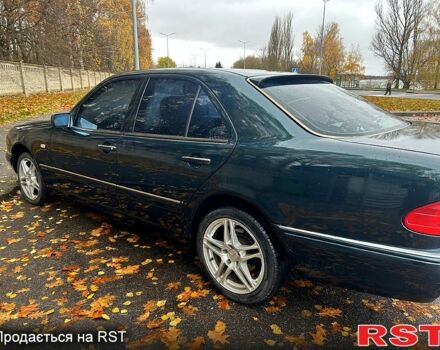 Зелений Мерседес Е-Клас, об'ємом двигуна 2 л та пробігом 400 тис. км за 3800 $, фото 3 на Automoto.ua