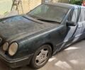 Зеленый Мерседес Е-Класс, объемом двигателя 3.2 л и пробегом 300 тыс. км за 3000 $, фото 1 на Automoto.ua