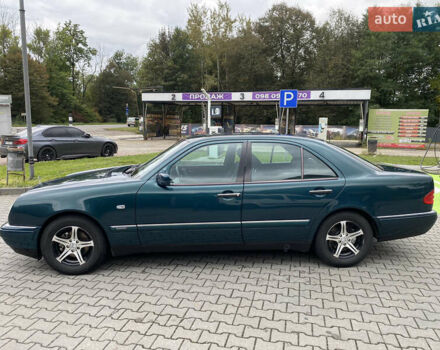 Зеленый Мерседес Е-Класс, объемом двигателя 2 л и пробегом 299 тыс. км за 4500 $, фото 3 на Automoto.ua