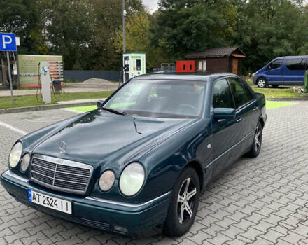 Зеленый Мерседес Е-Класс, объемом двигателя 2 л и пробегом 299 тыс. км за 4500 $, фото 2 на Automoto.ua