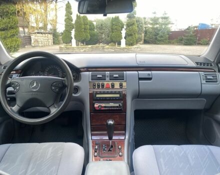 Мерседес Е-Класс 1999 в Долине на Automoto.ua Зеленый Мерседес Е-Класс, объемом двигателя 2.7 л и пробегом 410 тыс. км за 5250 $, фото 1 на Automoto.ua