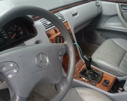 Зеленый Мерседес Е-Класс, объемом двигателя 2.15 л и пробегом 481 тыс. км за 4000 $, фото 10 на Automoto.ua