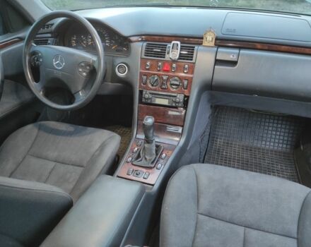 Зеленый Мерседес Е-Класс, объемом двигателя 2.2 л и пробегом 320 тыс. км за 3300 $, фото 17 на Automoto.ua