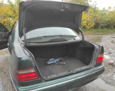 Зеленый Мерседес Е-Класс, объемом двигателя 2.2 л и пробегом 320 тыс. км за 3300 $, фото 14 на Automoto.ua