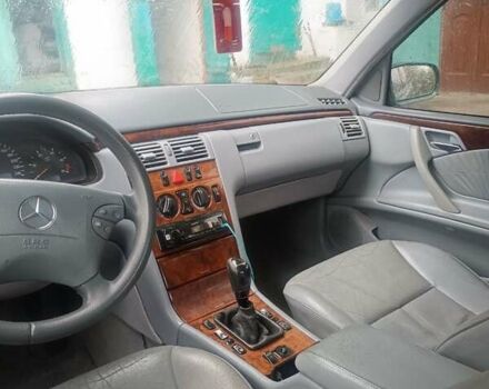 Зеленый Мерседес Е-Класс, объемом двигателя 2.15 л и пробегом 481 тыс. км за 4000 $, фото 2 на Automoto.ua