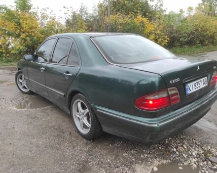 Зеленый Мерседес Е-Класс, объемом двигателя 2.2 л и пробегом 320 тыс. км за 3300 $, фото 8 на Automoto.ua