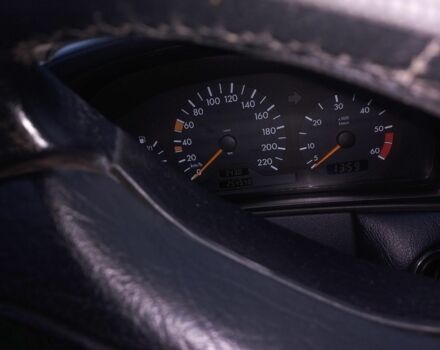 Зелений Мерседес Е-Клас, об'ємом двигуна 0 л та пробігом 254 тис. км за 1500 $, фото 2 на Automoto.ua