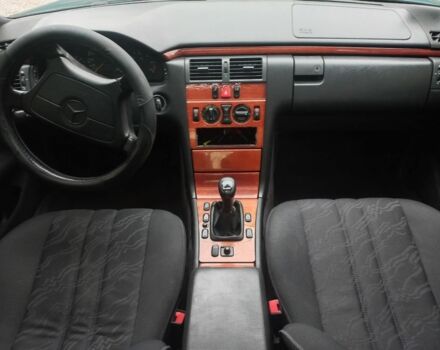 Зелений Мерседес Е-Клас, об'ємом двигуна 0 л та пробігом 254 тис. км за 1500 $, фото 10 на Automoto.ua