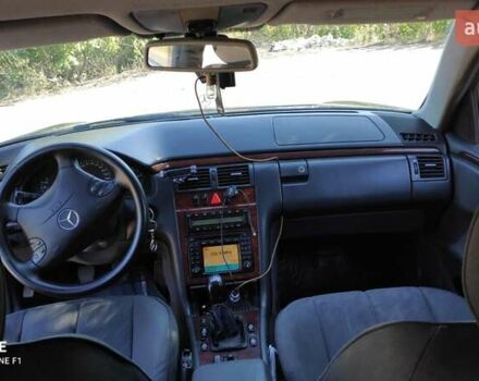 Зеленый Мерседес Е-Класс, объемом двигателя 2.2 л и пробегом 450 тыс. км за 4800 $, фото 2 на Automoto.ua