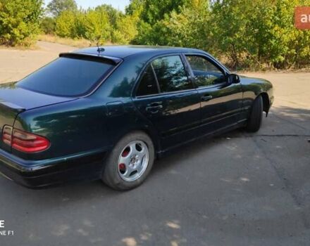 Зеленый Мерседес Е-Класс, объемом двигателя 2.2 л и пробегом 450 тыс. км за 4800 $, фото 5 на Automoto.ua