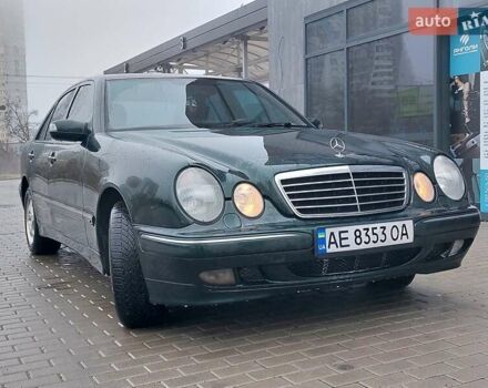 Зелений Мерседес Е-Клас, об'ємом двигуна 2 л та пробігом 331 тис. км за 4450 $, фото 1 на Automoto.ua