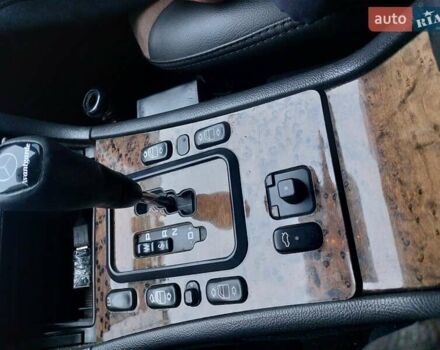 Зелений Мерседес Е-Клас, об'ємом двигуна 2 л та пробігом 331 тис. км за 4450 $, фото 11 на Automoto.ua