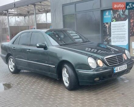 Зелений Мерседес Е-Клас, об'ємом двигуна 2 л та пробігом 331 тис. км за 4450 $, фото 2 на Automoto.ua