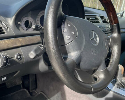 Зелений Мерседес Е-Клас, об'ємом двигуна 3.2 л та пробігом 395 тис. км за 6500 $, фото 11 на Automoto.ua