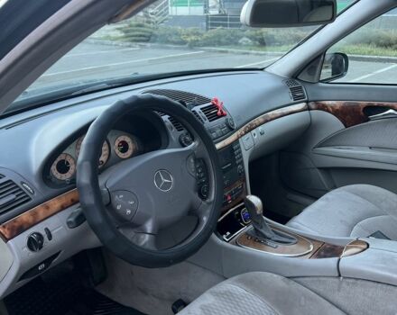 Зелений Мерседес Е-Клас, об'ємом двигуна 2.2 л та пробігом 350 тис. км за 2070 $, фото 6 на Automoto.ua