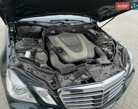 Зелений Мерседес Е-Клас, об'ємом двигуна 3.5 л та пробігом 262 тис. км за 11590 $, фото 3 на Automoto.ua