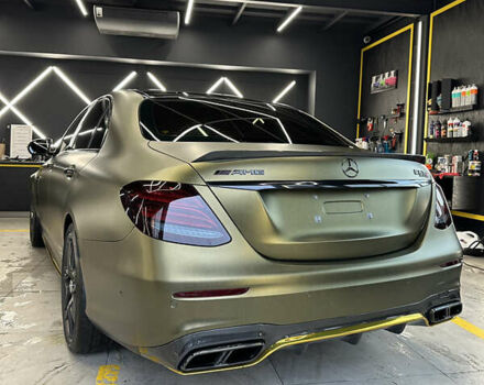 Мерседес Е-Клас 2018 у Києві на Automoto.ua Зелений Мерседес Е-Клас, об'ємом двигуна 3.98 л та пробігом 43 тис. км за 85000 $, фото 27 на Automoto.ua