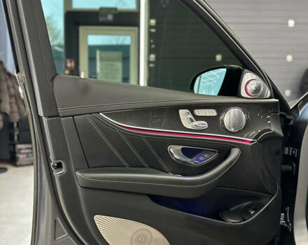 Мерседес Е-Клас 2018 у Києві на Automoto.ua Зелений Мерседес Е-Клас, об'ємом двигуна 3.98 л та пробігом 43 тис. км за 85000 $, фото 47 на Automoto.ua